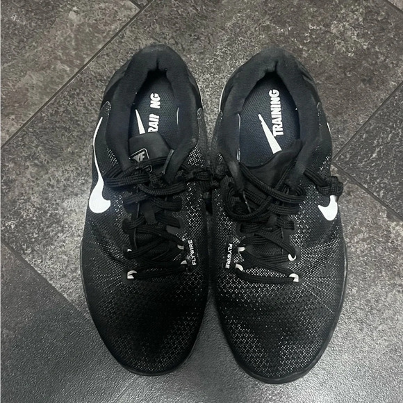 Nike Black and White FLYWIRE Tennis Shoes - Picture 3 of 7